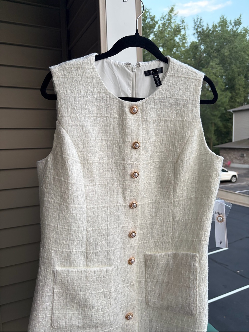 🆕🥥AQUA NWT White Tweed Mini Shift Dress Pearl Gold Buttons Pockets Size L Office - Picture 6 of 17